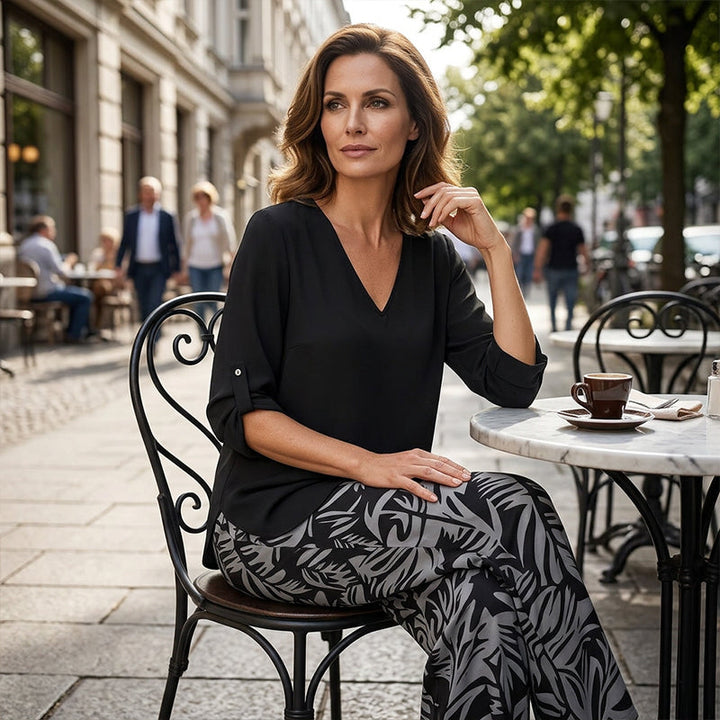 Alicia | Conjunto de mujer blusa con cuello en V y pantalones estampados de corte ancho