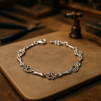 Liora™ | Pulsera con Encanto de Patita y Hueso