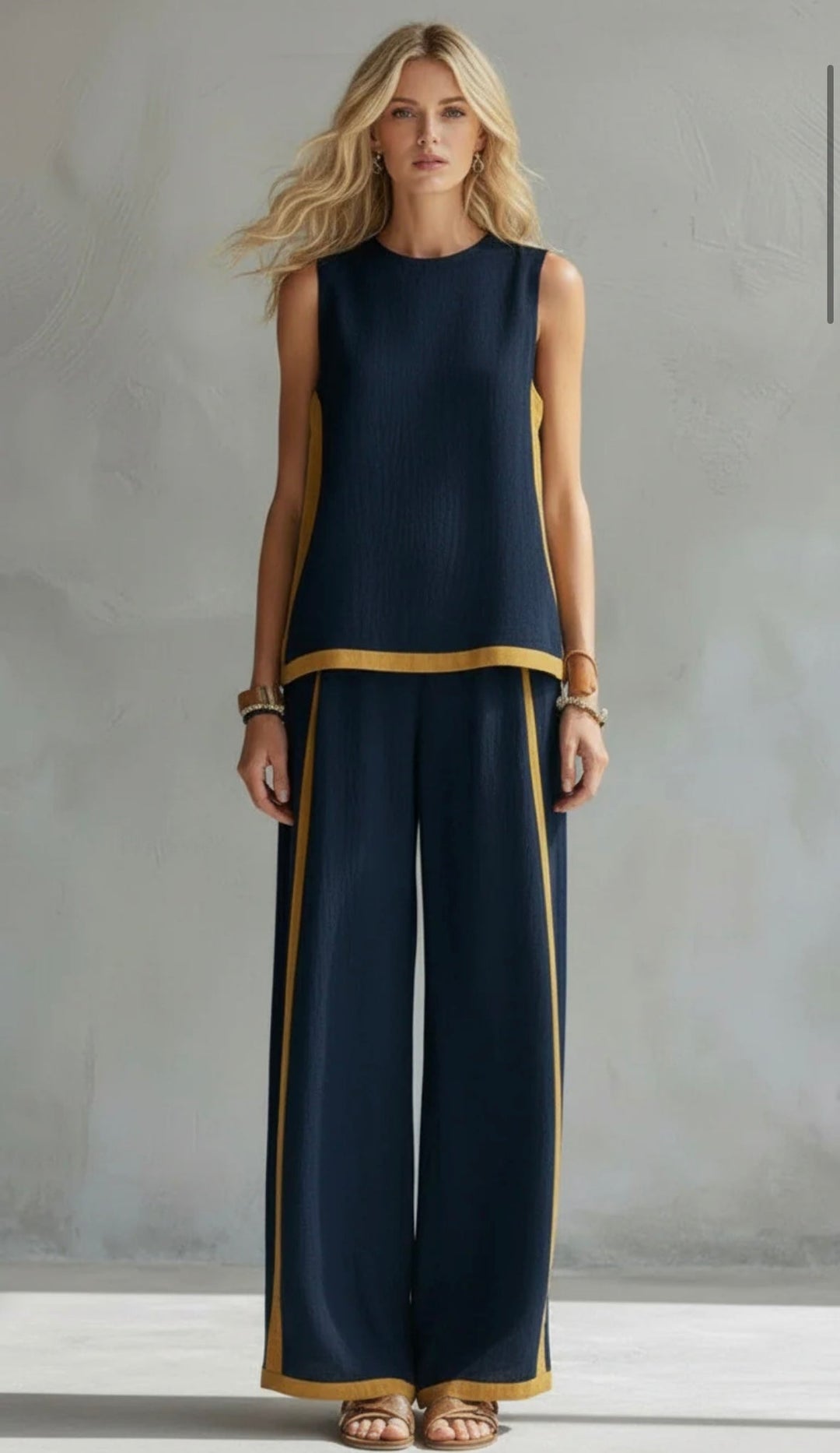 Leila - Conjunto elegante y casual de chaleco y pantalones de algodón y lino gris con bordes en dos tonalidades.
