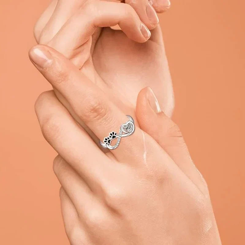 Elara™ | Anillo Infinito Corazón de Patita