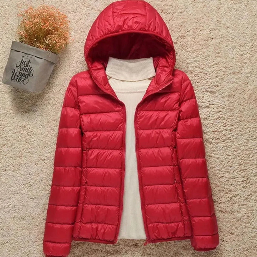 Donata | Chaqueta Acolchada Ligera Entallada con Capucha - Rojo