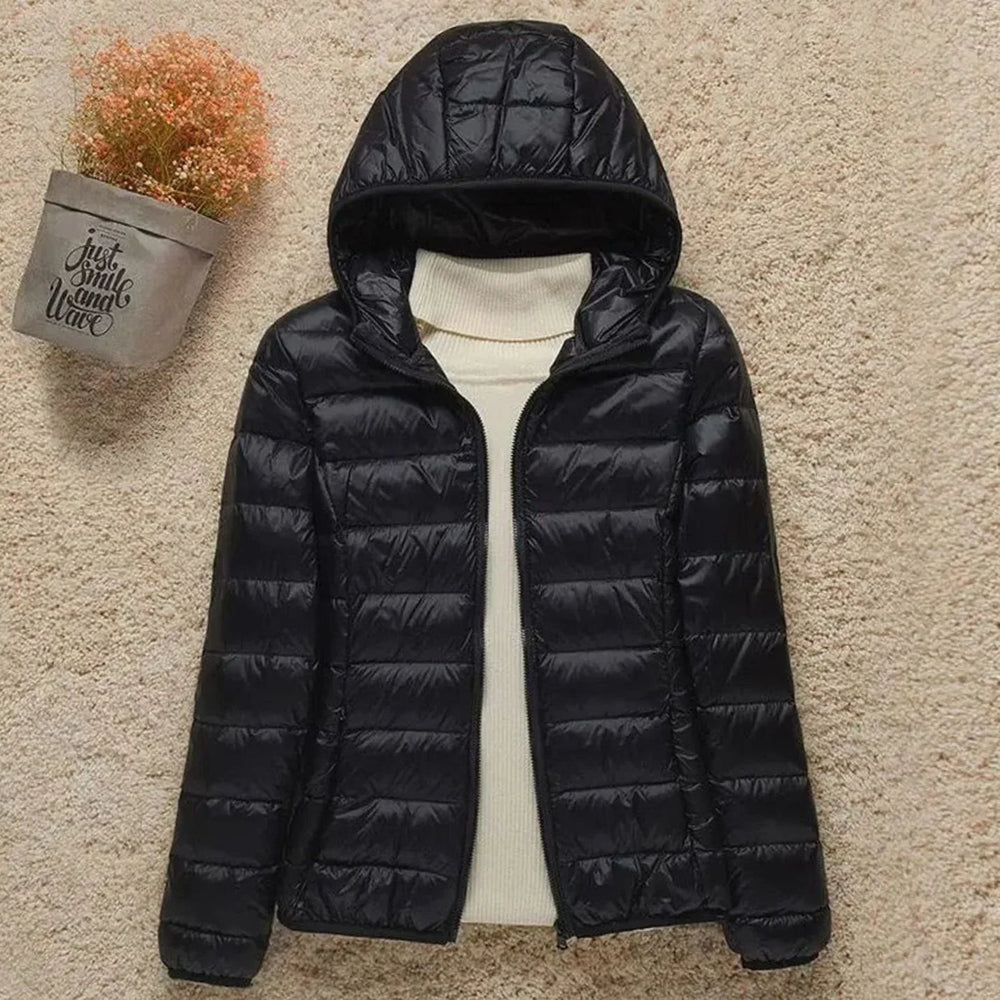 Donata | Chaqueta Acolchada Ligera Entallada con Capucha - Negro