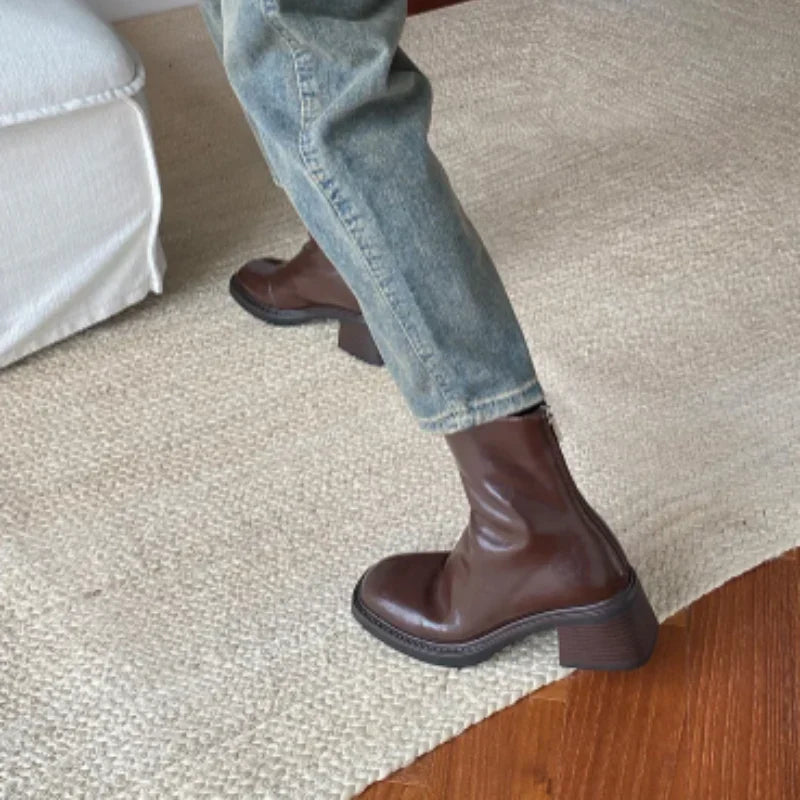 Lucila | Botines Elegantes de Punta Cuadrada y Tacón Ancho - 4
